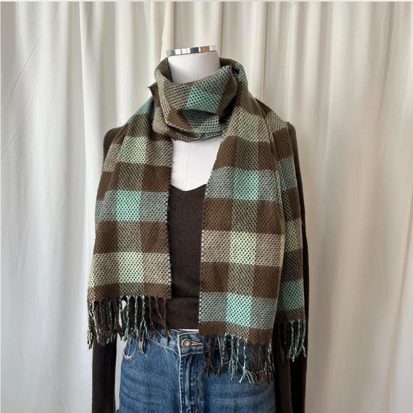 100% Cashmere Plaid scarf made in Scotland Green. - Picture 6 of 8